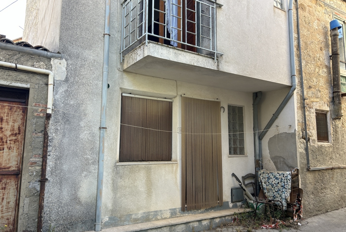 Edificio in muratura con accesso indipendente