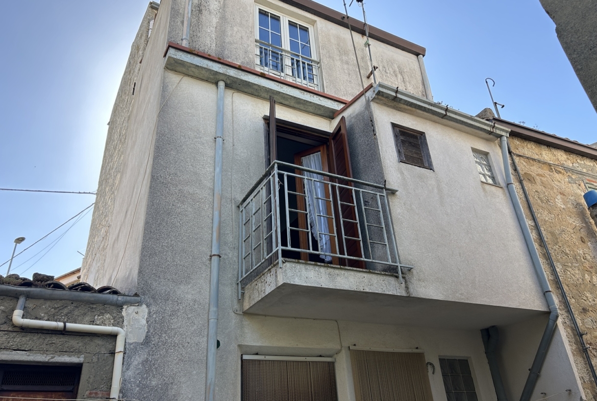 Edificio in muratura con accesso indipendente