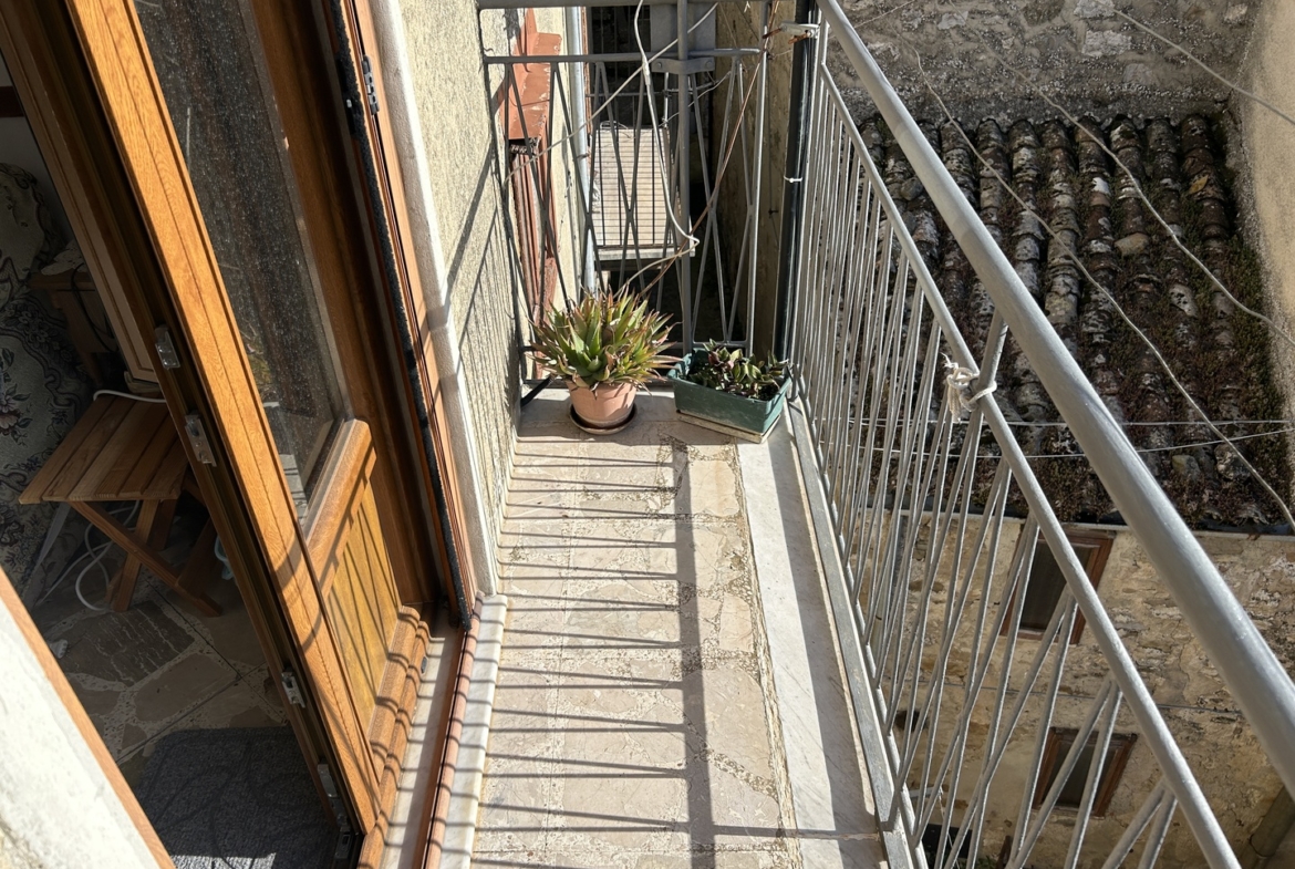 Casa indipendente con cantina