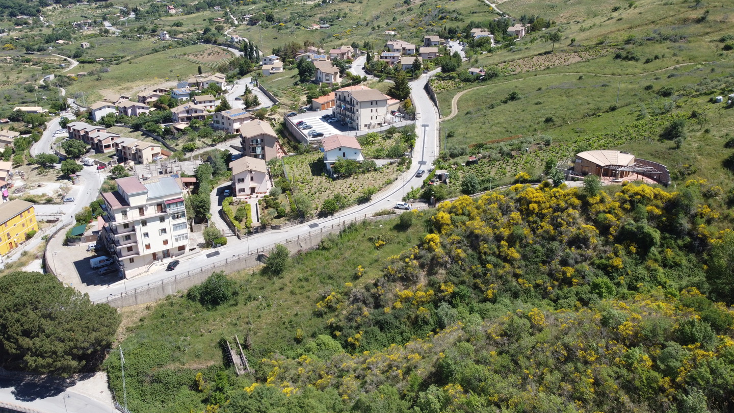DCIM101MEDIADJI_0181.JPG Rudere con annesso terreno di 4 ettari