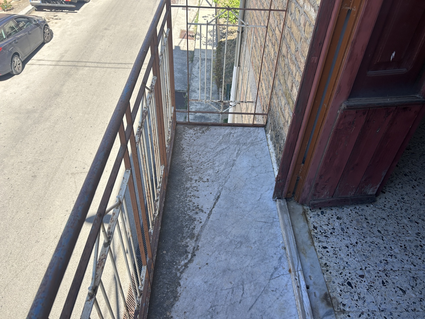 Fabbricato in muratura con terreno di pertinenza
