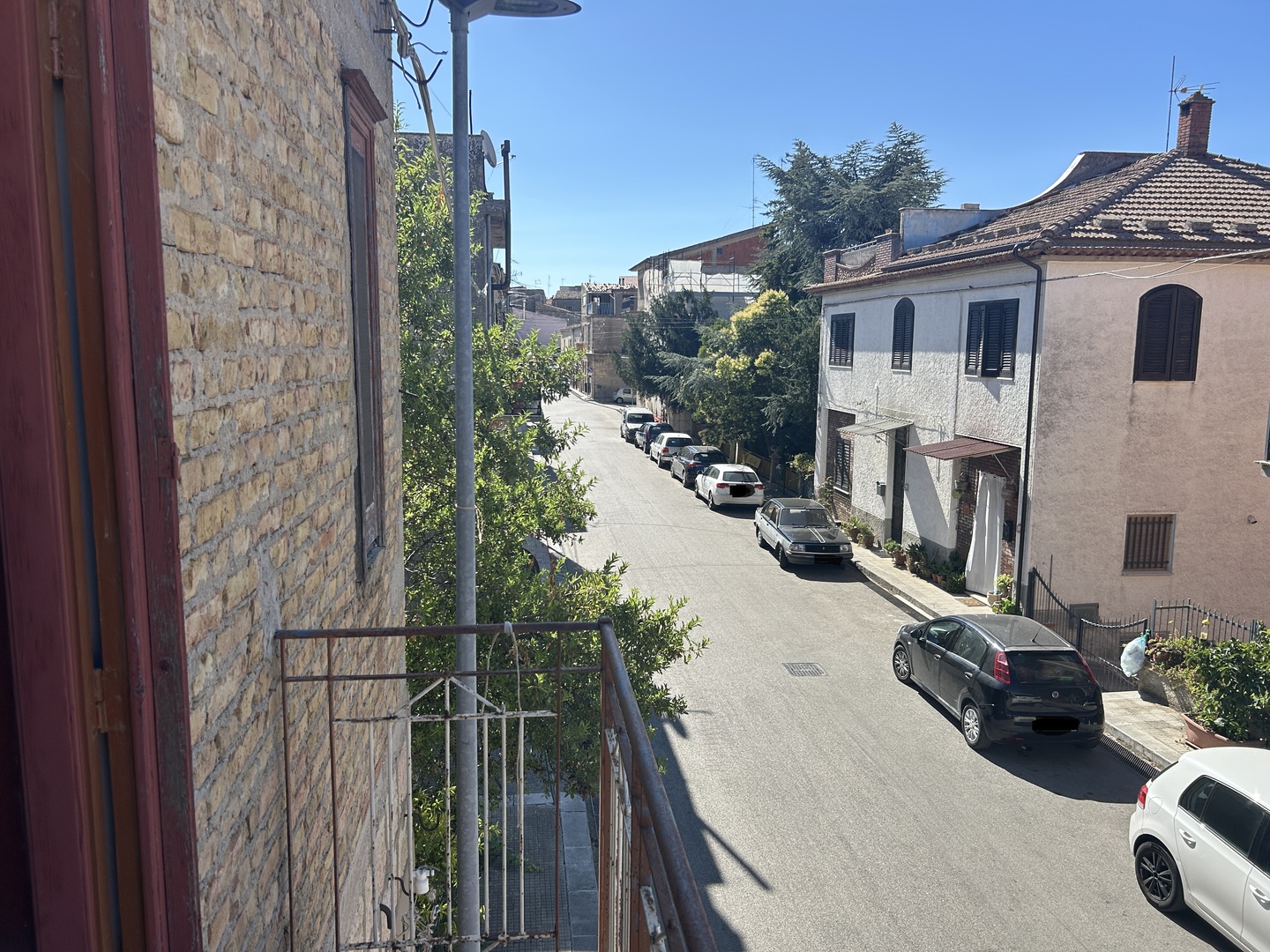 Fabbricato in muratura con terreno di pertinenza