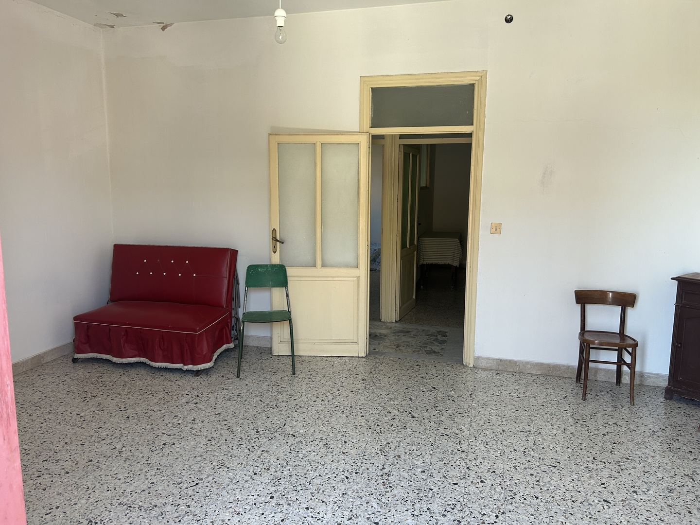 Fabbricato in muratura con terreno di pertinenza