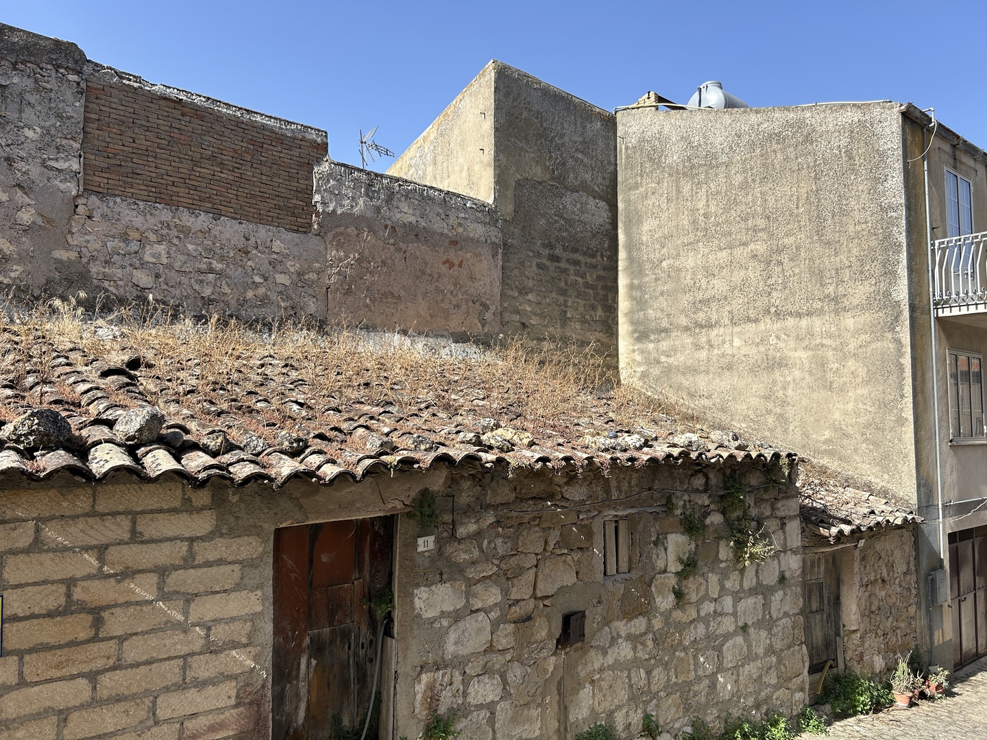 Magazzini e locali di deposito sulle madonie