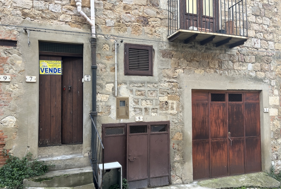 Casa indipendente con cantina