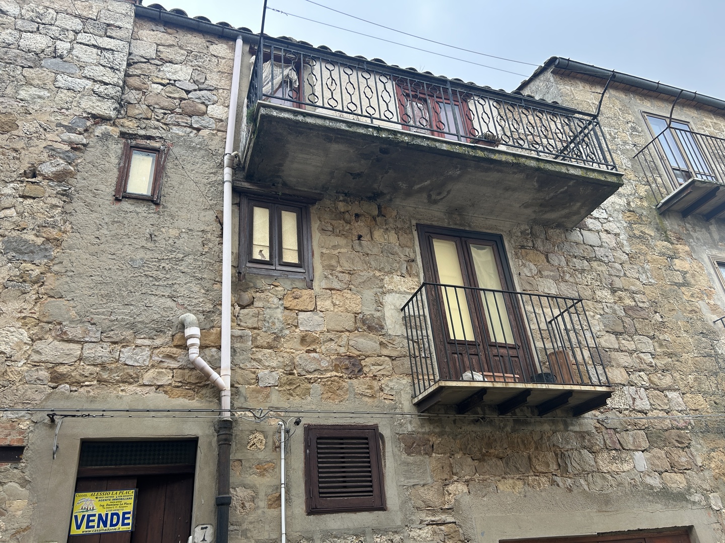 Casa indipendente con cantina