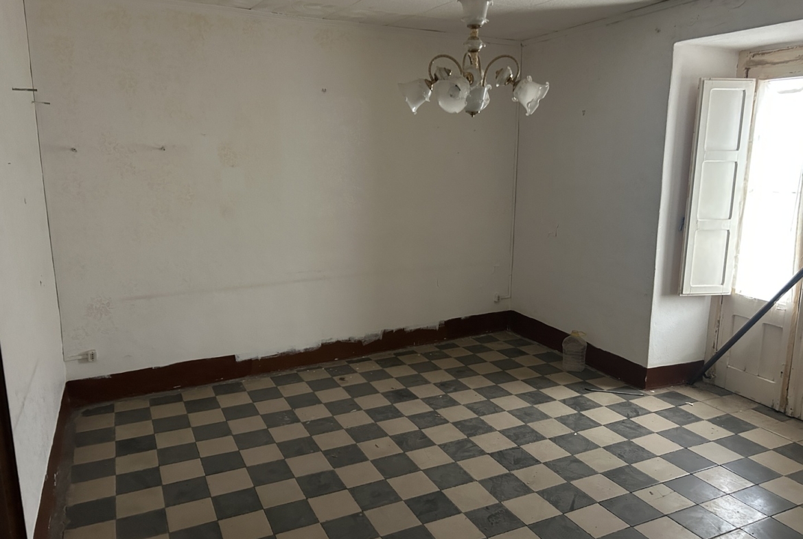 Casa indipendente con cantina