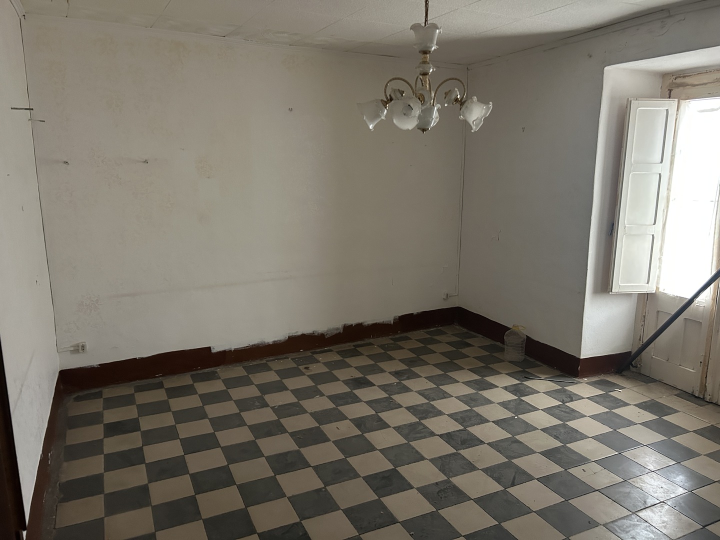 Casa indipendente con cantina