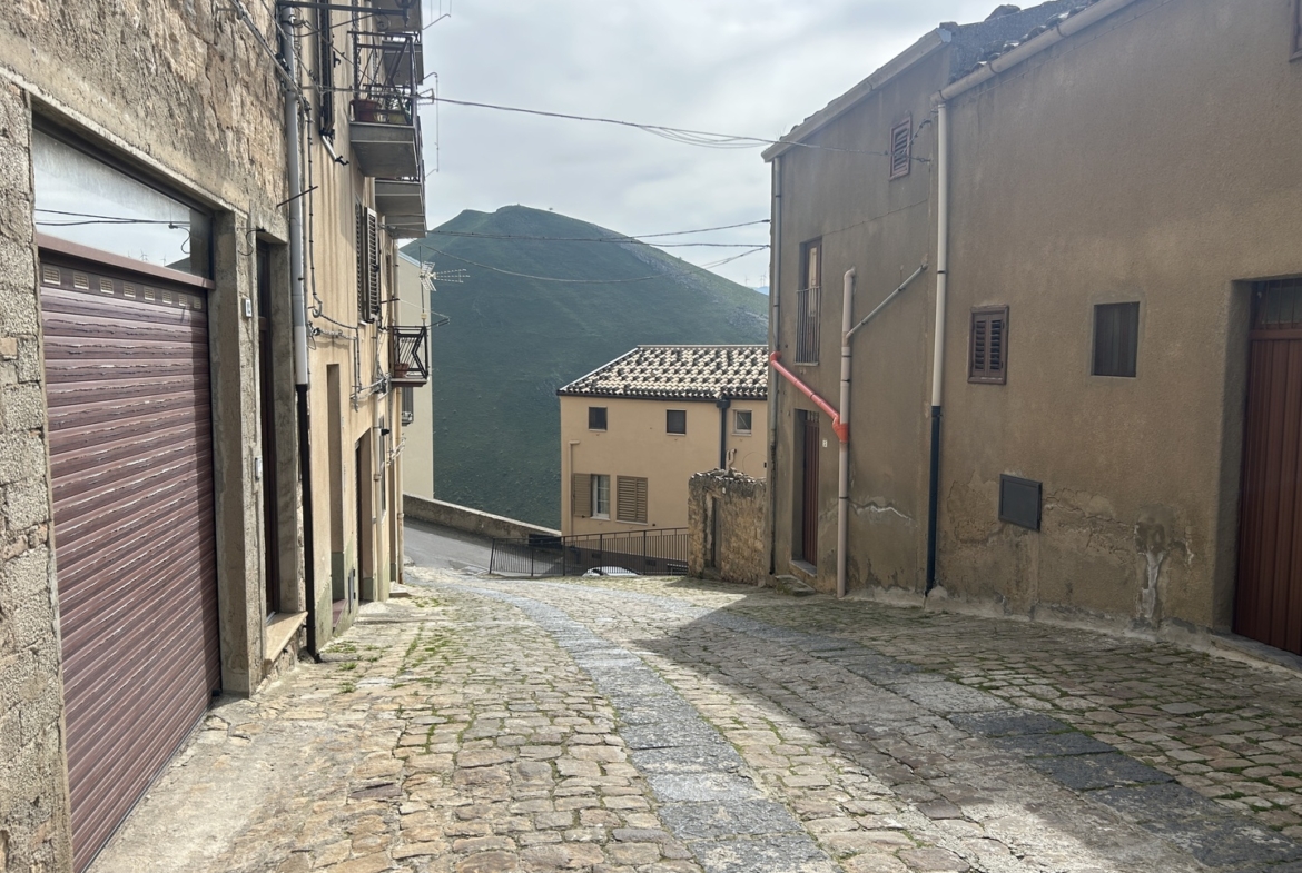Fabbricato indipendente in muratura