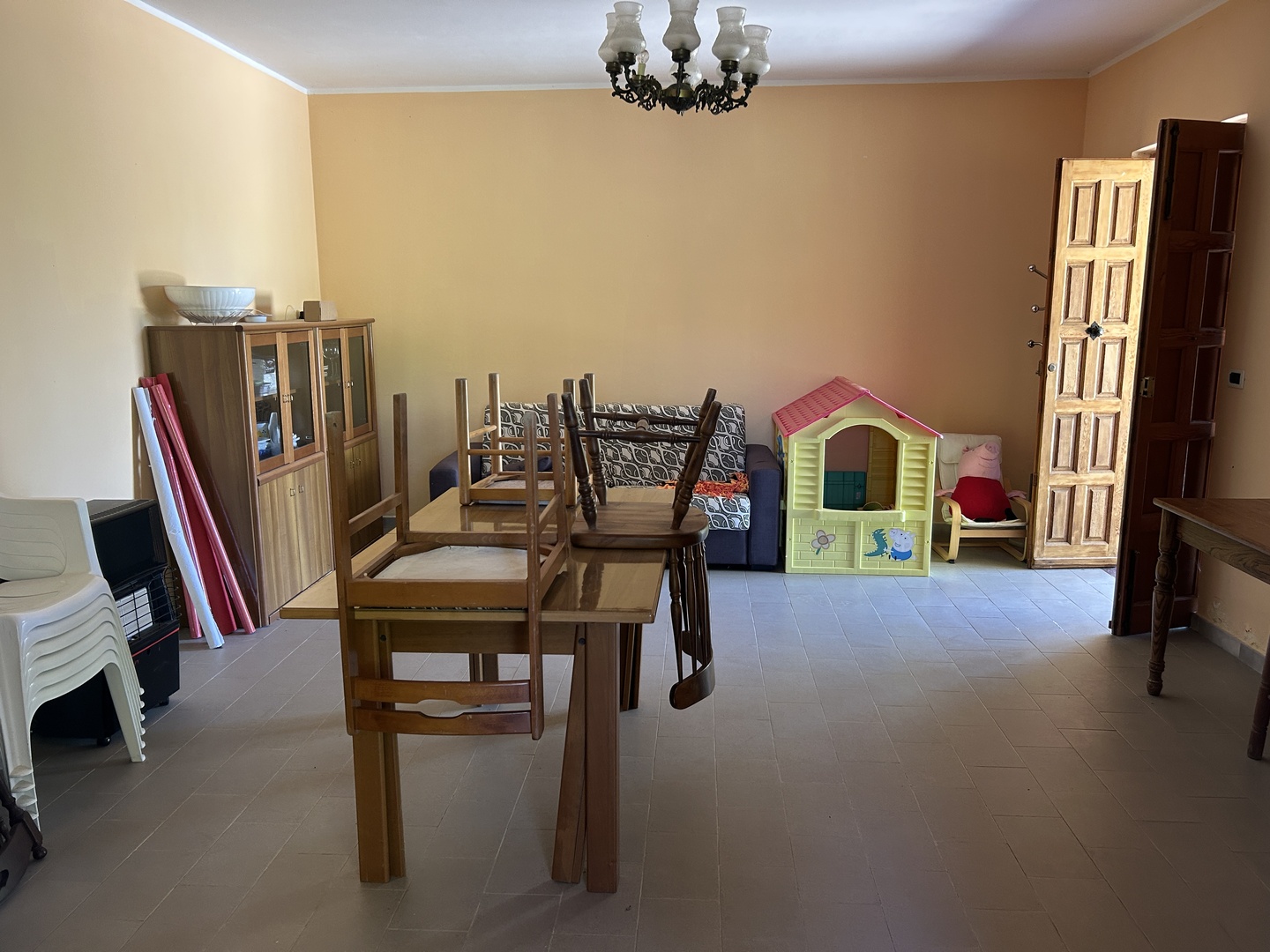 Magazzino con terreno di pertinenza