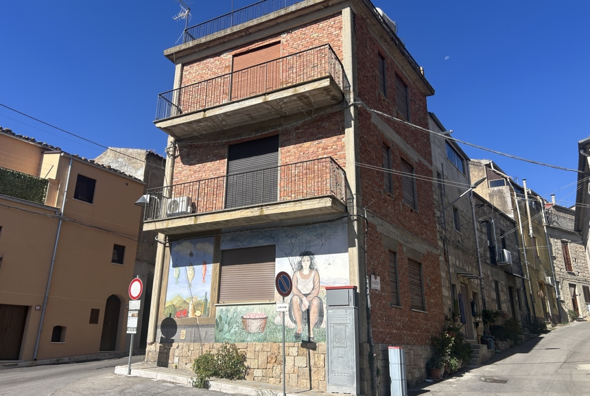 Casa in muratura con terrazza
