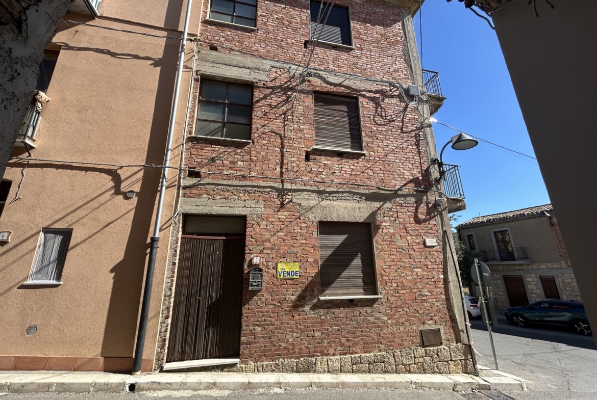 Casa in muratura con terrazza