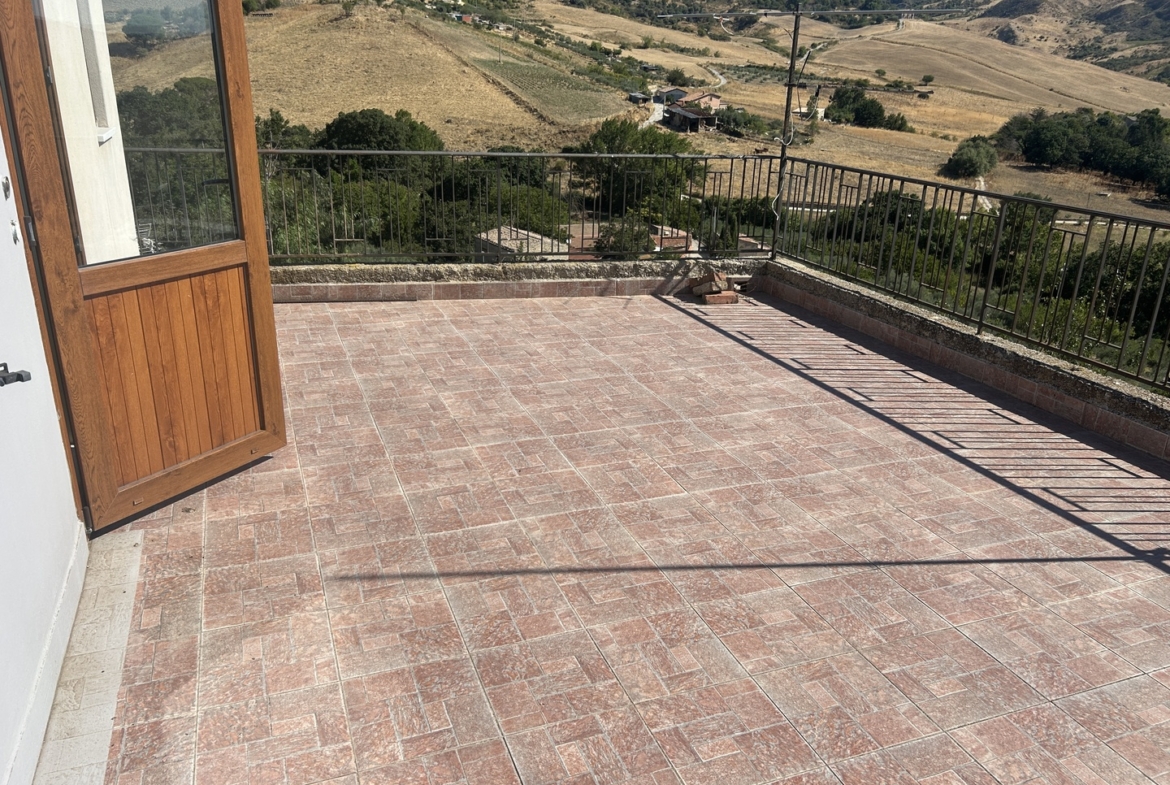 Casa in muratura con terrazza
