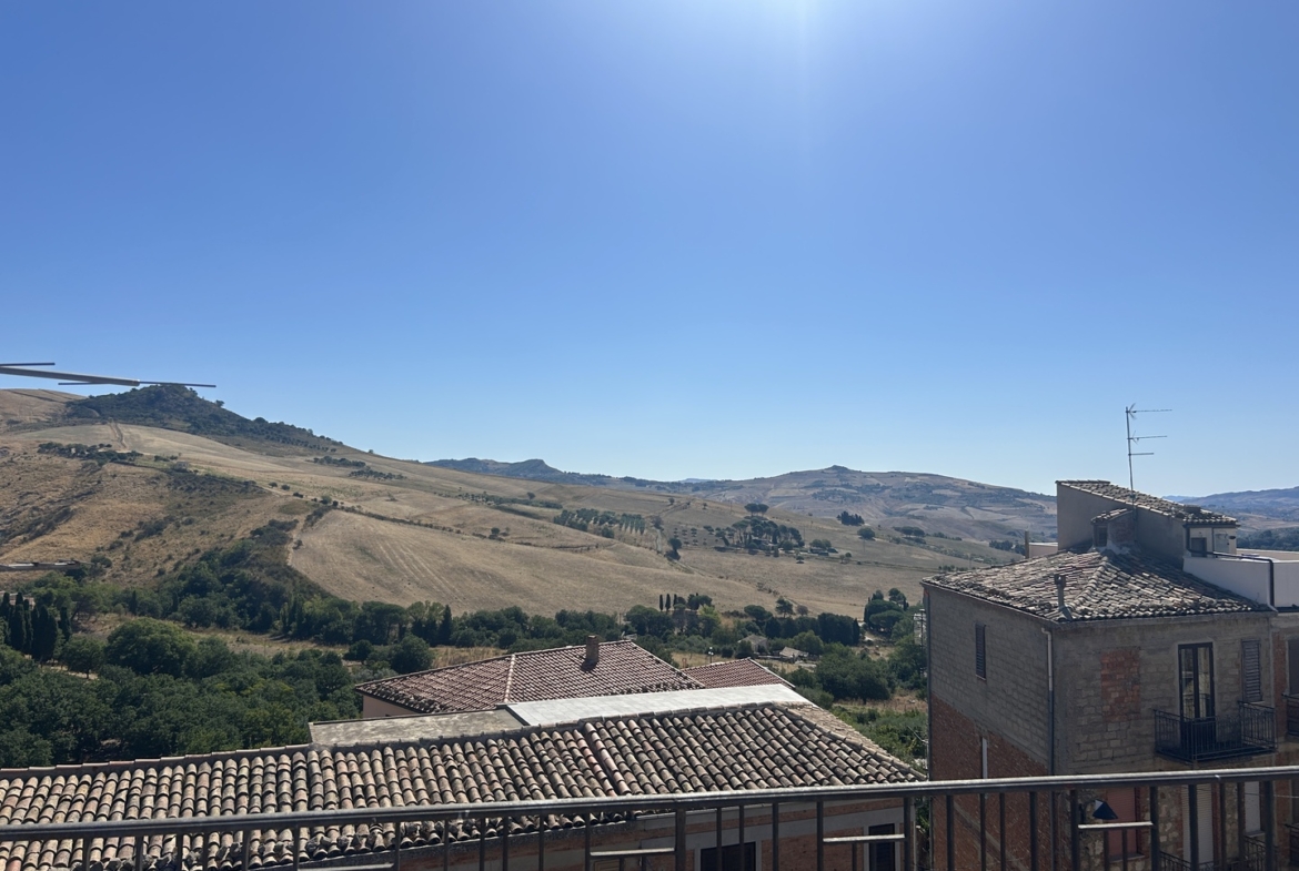 Casa in muratura con terrazza