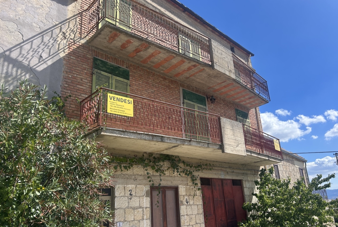 Casa in muratura indipendente con garage
