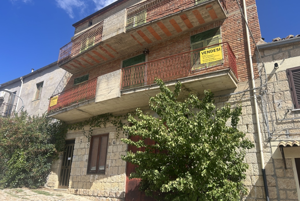 Casa in muratura indipendente con garage
