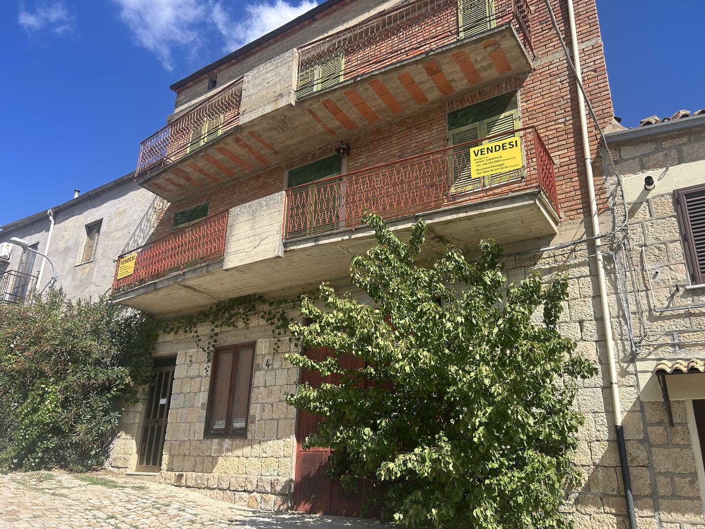 Casa in muratura indipendente con garage