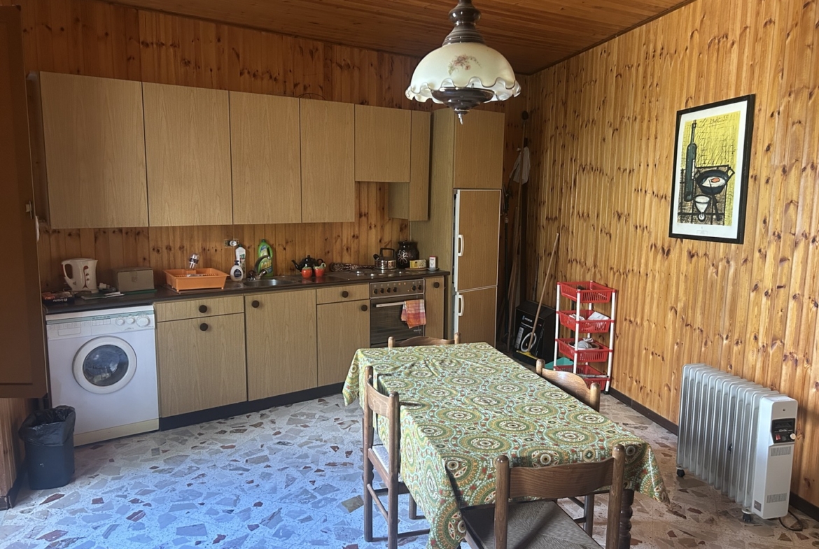 Casa in muratura indipendente con garage