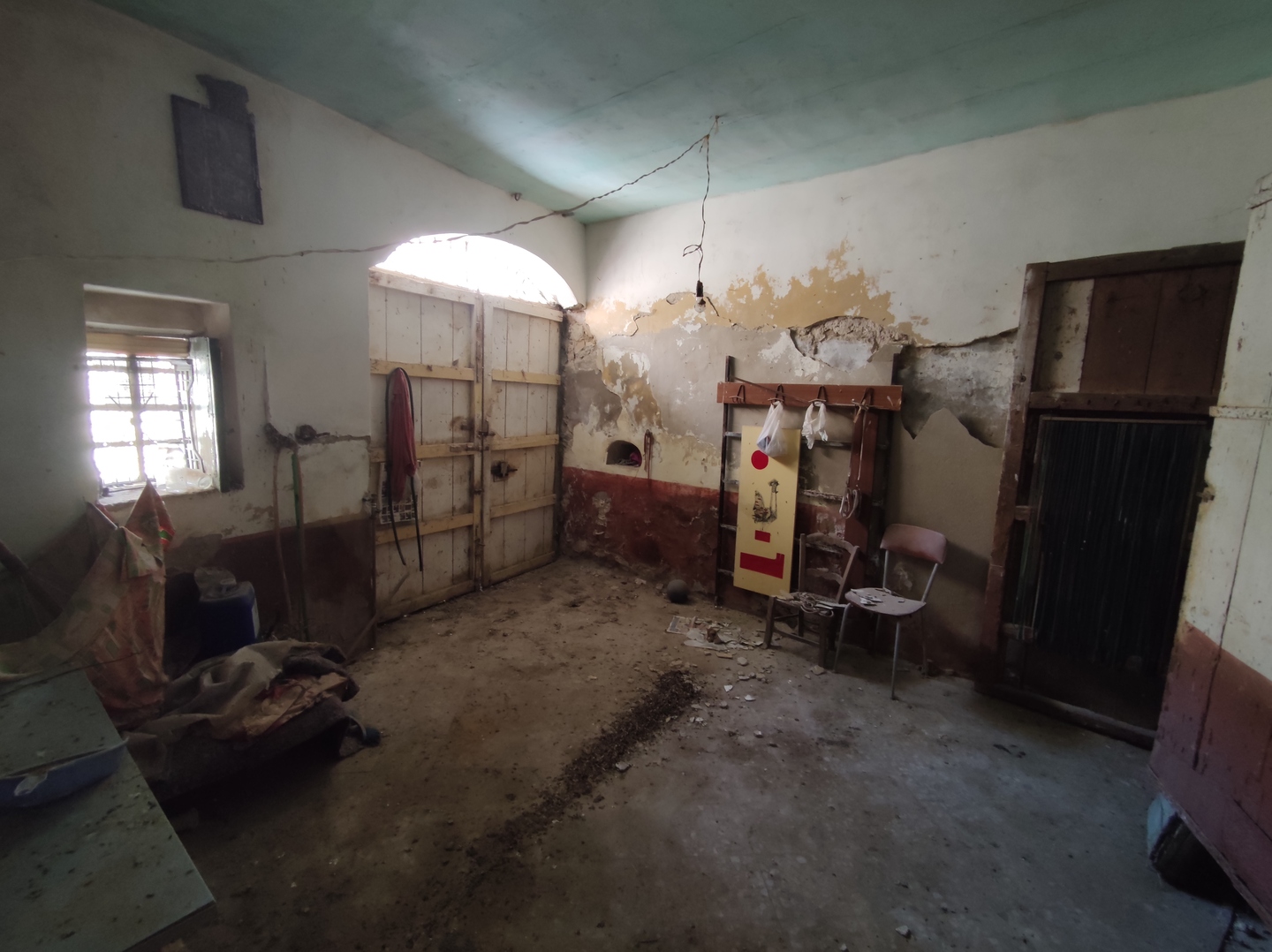 Stabile in muratura con box auto e terrazza