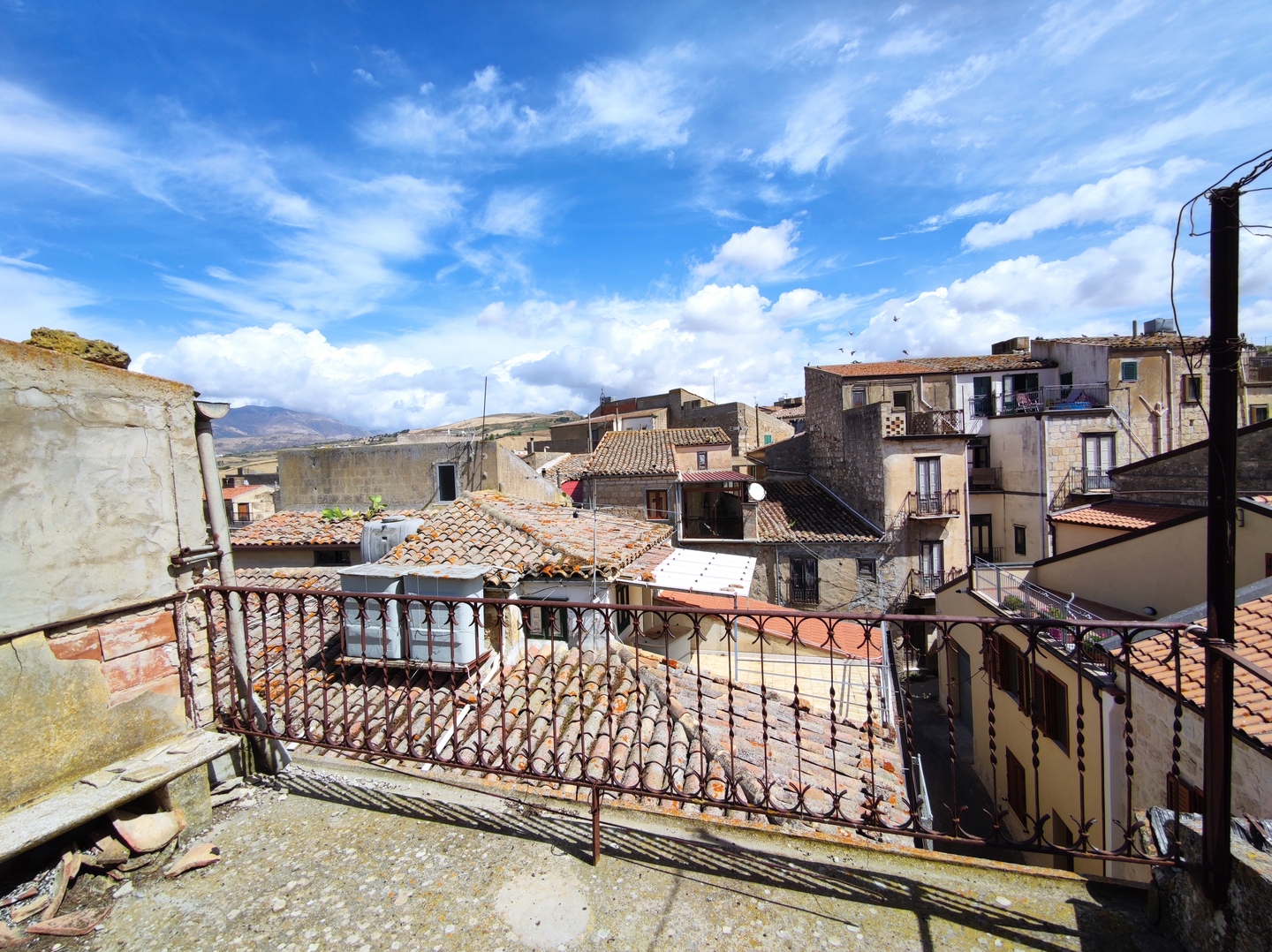 Stabile in muratura con box auto e terrazza sulle madonie